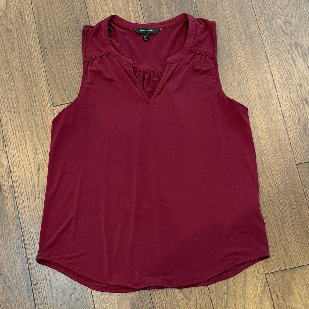 Banana Republic Burgundy Sleeveless Top Medium - C14-004